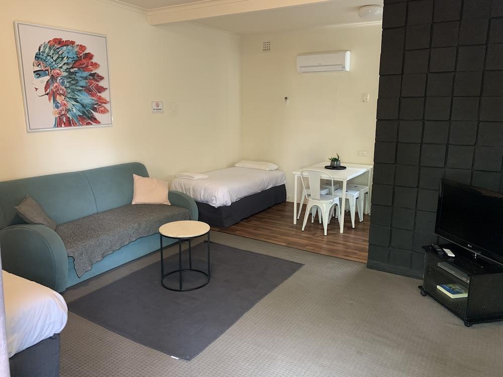 Hello Adelaide Motel And Apartments Exterior photo