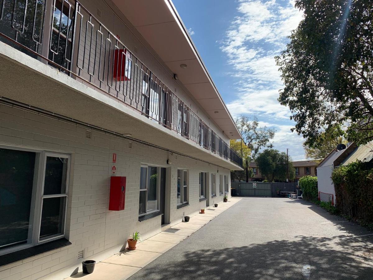Hello Adelaide Motel And Apartments Exterior photo