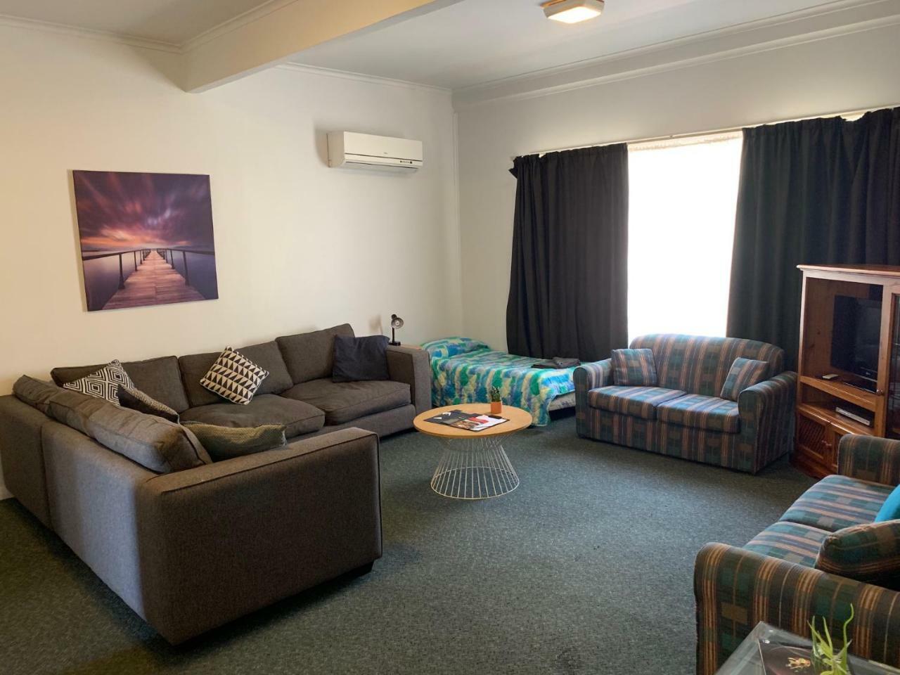 Hello Adelaide Motel And Apartments Exterior photo